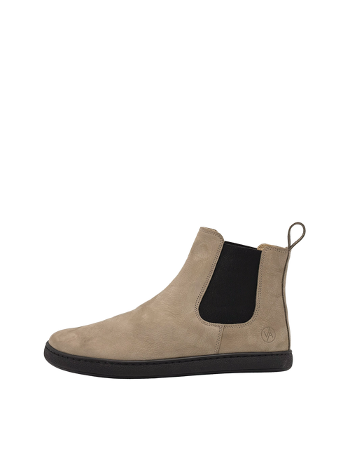 Barefoot Chelsea Brown